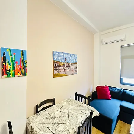 Pazari I Ri, Quiet And Stay, Self Check-in * Тирана