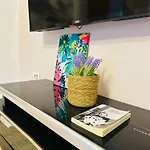 Pazari I Ri, Quiet And Stay, Self Check-in