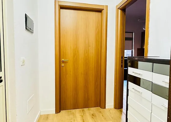 Pazari I Ri, Quiet And Stay, Self Check-in * Tirana