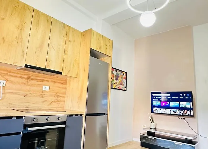 Pazari I Ri, Quiet And Stay, Self Check-in Тирана